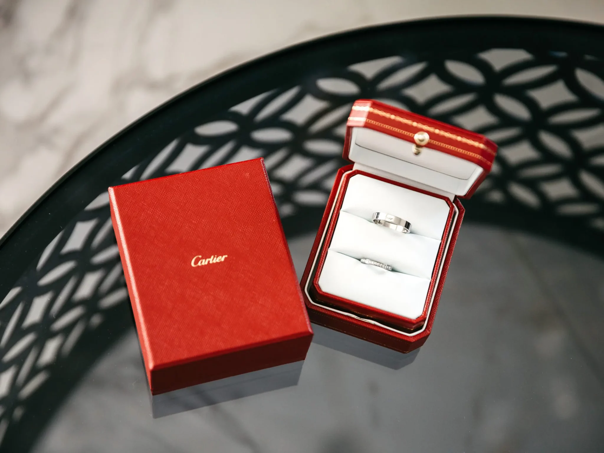 Irkutsk,,Russia,-,August,29,,2019:,Cartier,Engagement,Rings,In Aston Martin DB5 Paris