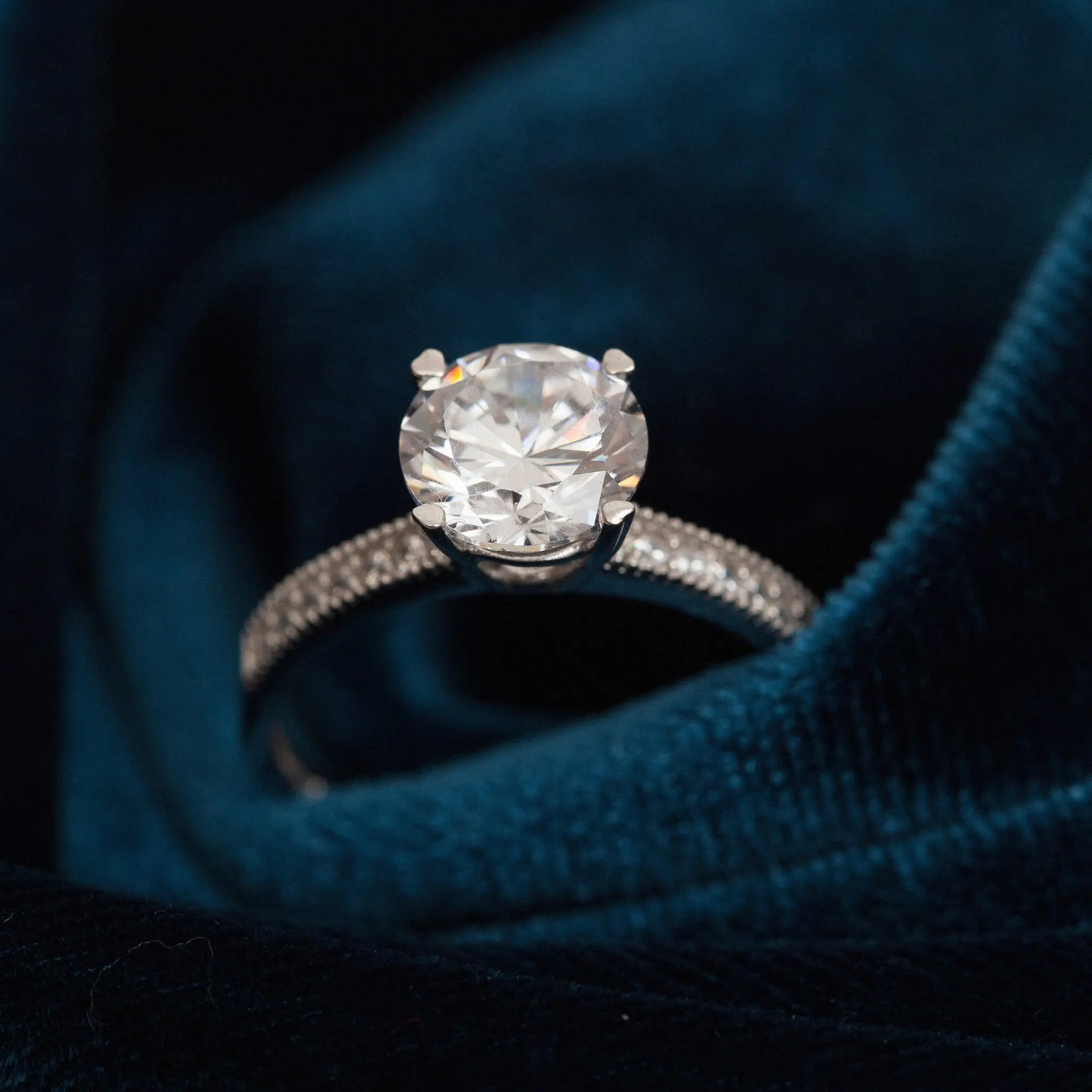 Diamond Ring Aston Martin DB5 Paris